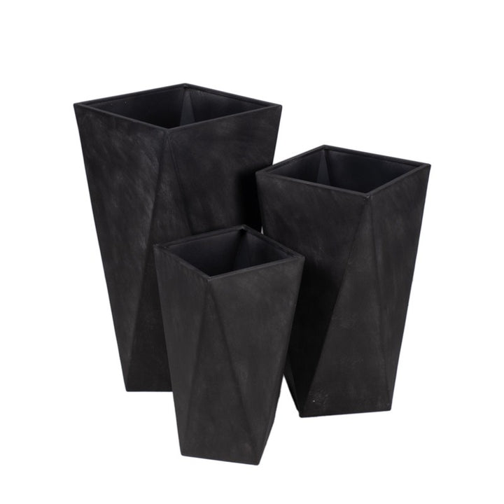Vaso alto nero squadrato in metallo