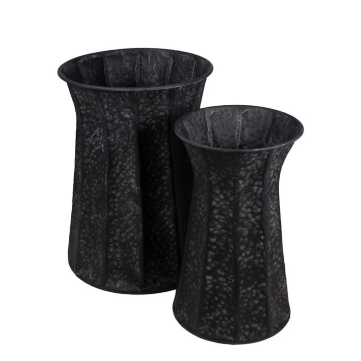 Vaso nero a imbuto in metallo
