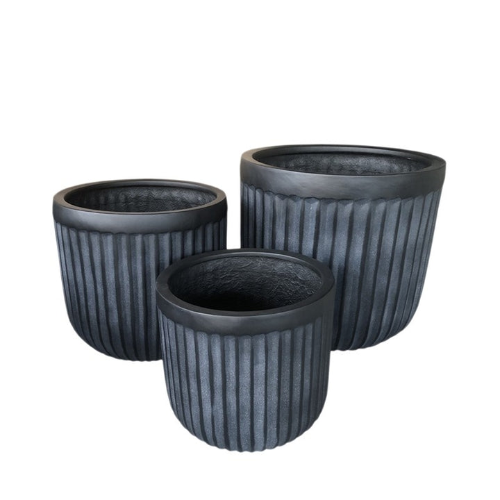 Vaso nero in fibra/cemento con motivo rigato